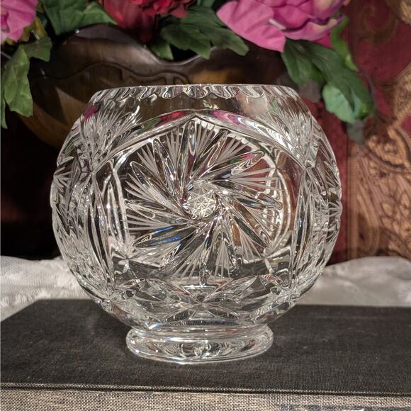 Heavy 6" Vintage Deep Hand Cut 24% Lead Crystal Rose Pinwheel Star Pedestal Bowl - Picture 3 of 8